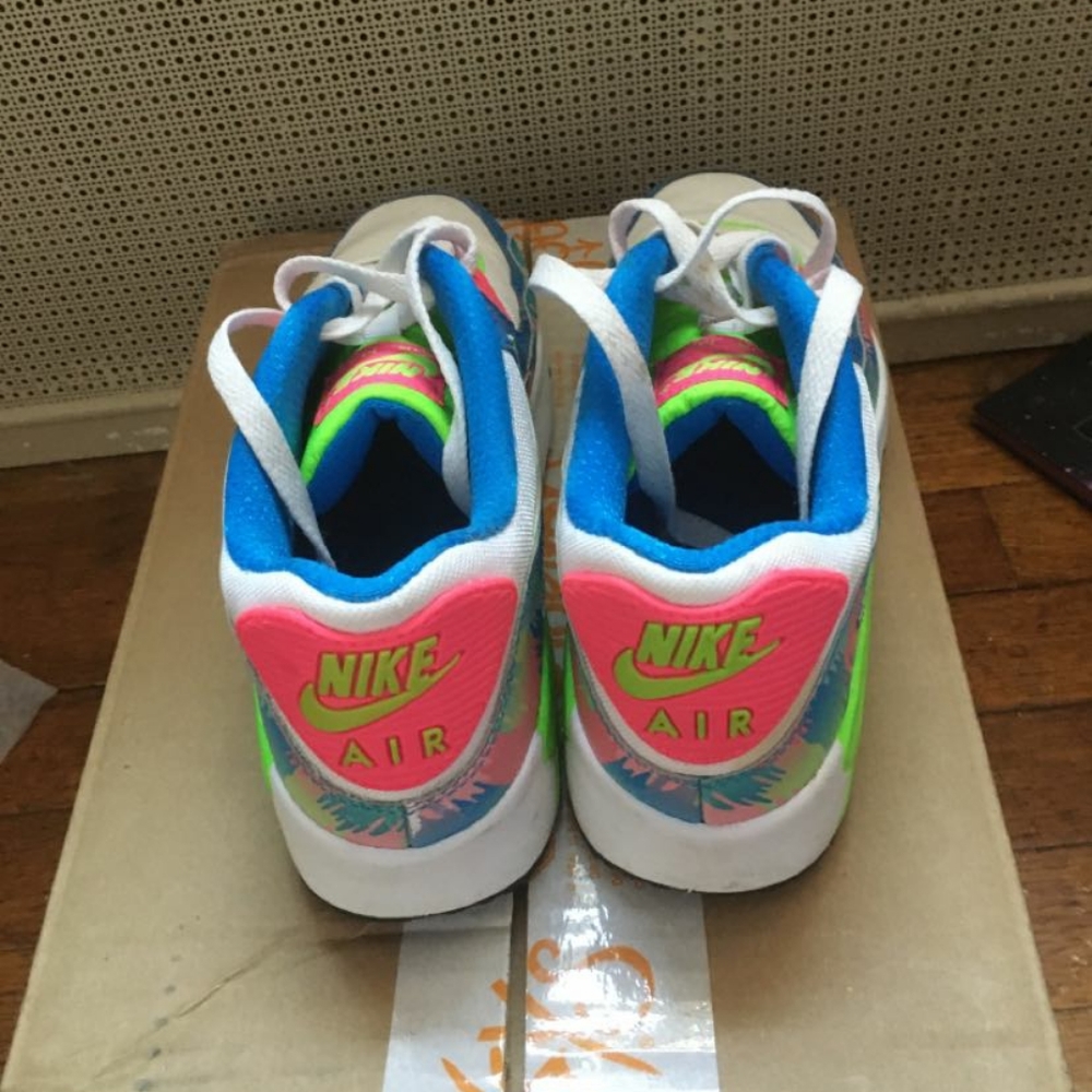 Shoe